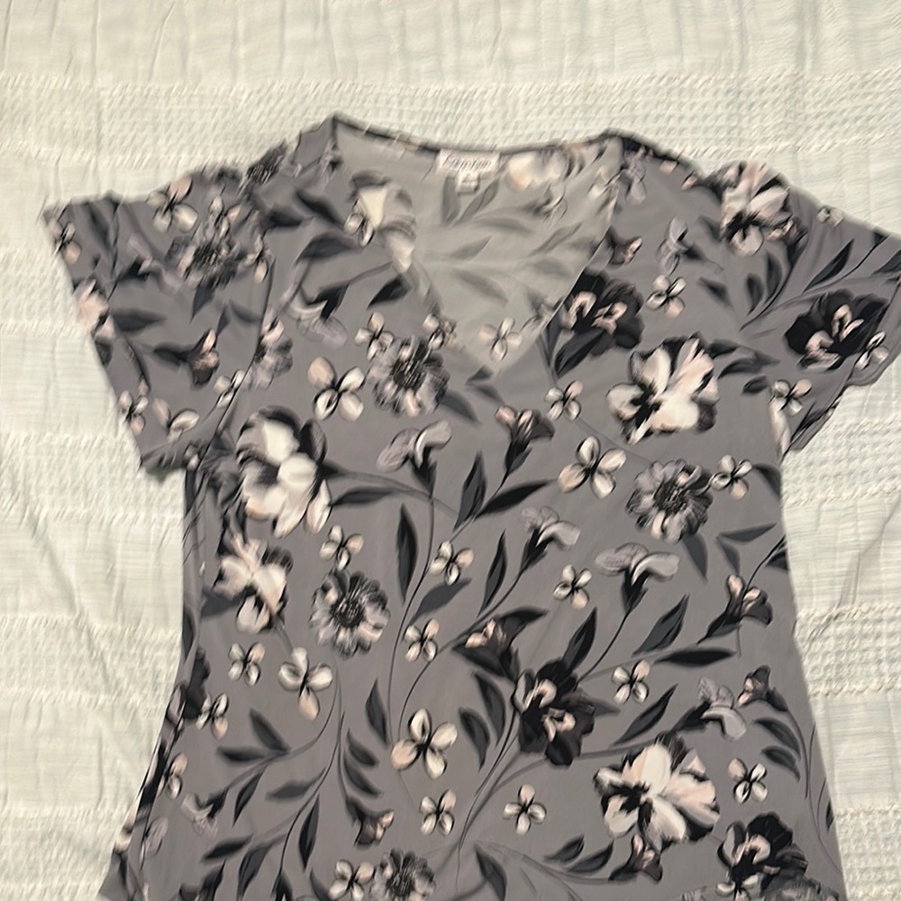 Calvin Klein Gray Short Sleeve Blouse with Whimsical Print